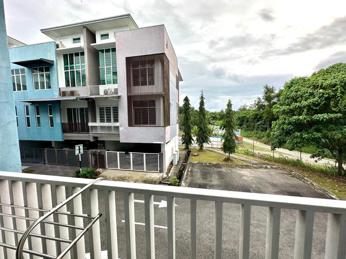 Springfield 3-Storey Cheerful Townhouse #Yoyo Homestay SDK Buitenkant foto