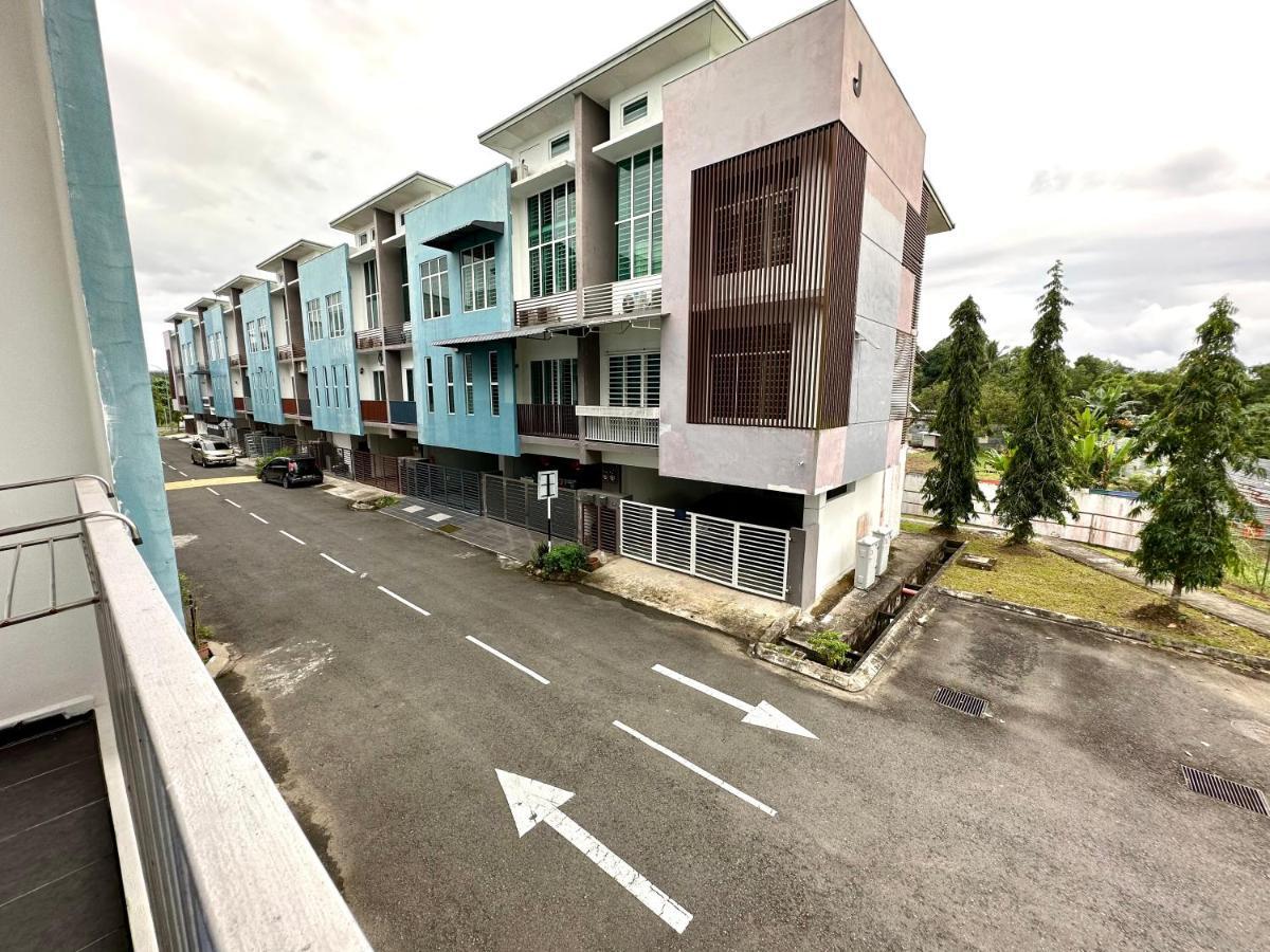 Springfield 3-Storey Cheerful Townhouse #Yoyo Homestay SDK Buitenkant foto
