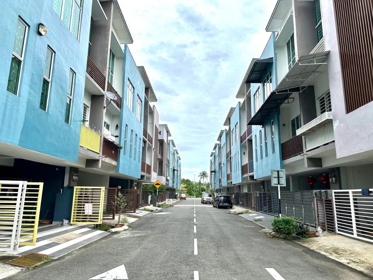 Springfield 3-Storey Cheerful Townhouse #Yoyo Homestay SDK Buitenkant foto