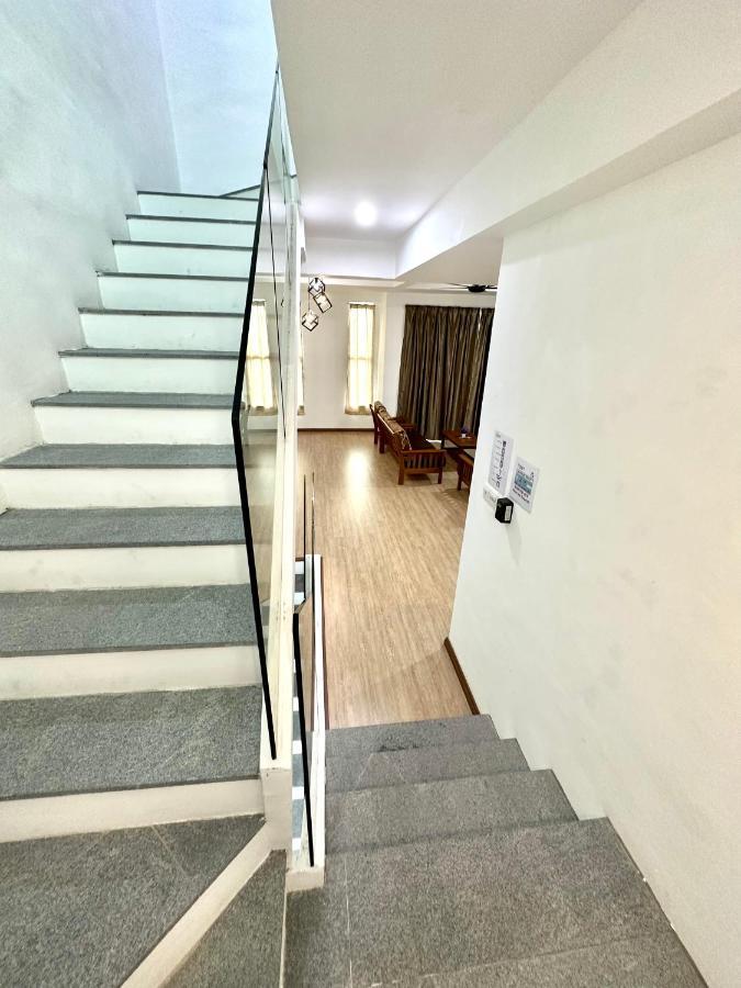 Springfield 3-Storey Cheerful Townhouse #Yoyo Homestay SDK Buitenkant foto